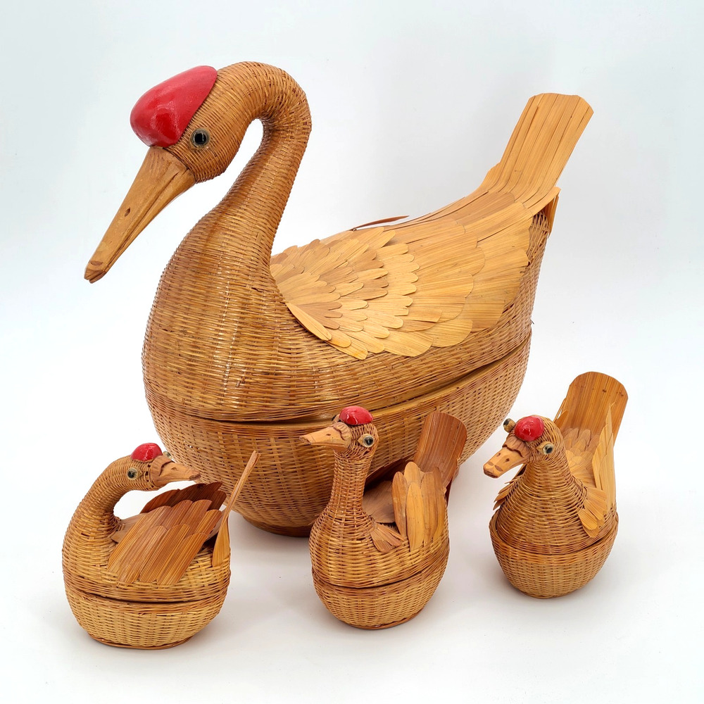 Set of 4 VTG 70s Woven Bamboo‎ Nesting Duck baskets w/ lids, Kiangsi Handicrafts